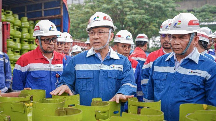 menteri perdagangan zulkifli hasan kunjungi stasiun pengisian bulk elpiji spbe di tanjung priok jakarta utara dok pt pertamina 2 169 1