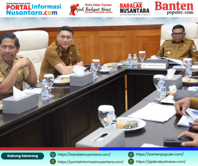 Gubernur Banten Andra Soni bersama Sekda Deden Apriandhi membahas rangkaian HUT ke-25 Provinsi Banten, Selasa (30/9/2025)