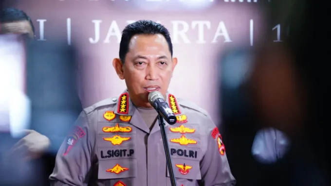 Kapolri Jenderal Listyo Sigit Prabowo saat menyampaikan pernyataan resmi mengenai pembentukan Tim Transformasi Reformasi Polri yang melibatkan 52 perwira tinggi di Jakarta, 22 September 2025.