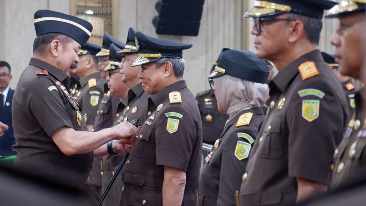 Mutasi Nasional Kejagung Akhir 2025: 68 Pejabat Diganti, Dominasi Rotasi Kepala Kejaksaan Negeri 1 041779600 1766736685 1000052764