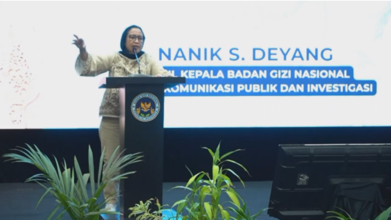 Mitra SPPG Diminta Perbaiki Fasilitas Sekolah Penerima MBG: Jangan Main-main Harga Bahan Baku 1 Wakil Kepala BGN Nanik Sudaryati Deyang menyampaikan arahan kepada mitra SPPG dalam sosialisasi Program MBG.
