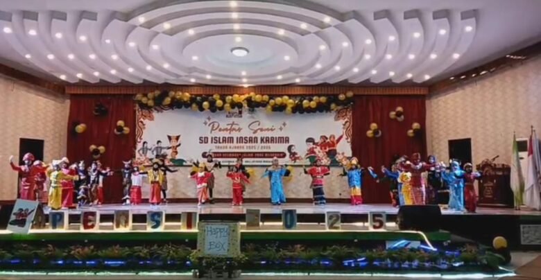 Pentas Seni SD Islam Insan Karima Tampilkan Warisan Keemasan Islam yang Mendunia 1 Pentas Seni siswa SD Islam Insan Karima bertema Warisan Keemasan Islam yang Mendunia di Hall Universitas Latansa Mashiro