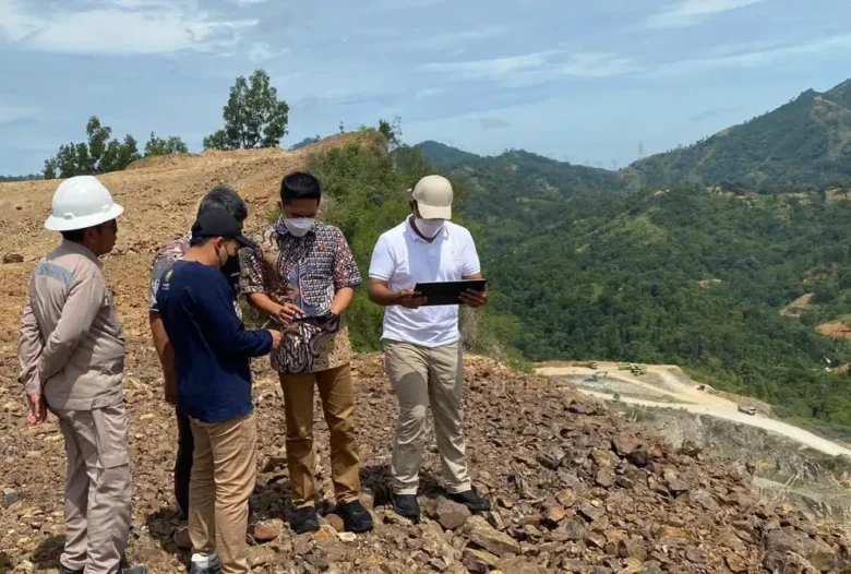 Polda Banten Sidak 28 Lokasi Tambang di Serang: Seluruh Titik Berizin dan Sesuai Koordinat 1 Petugas Polda Banten melakukan inspeksi lapangan di lokasi tambang wilayah Serang.