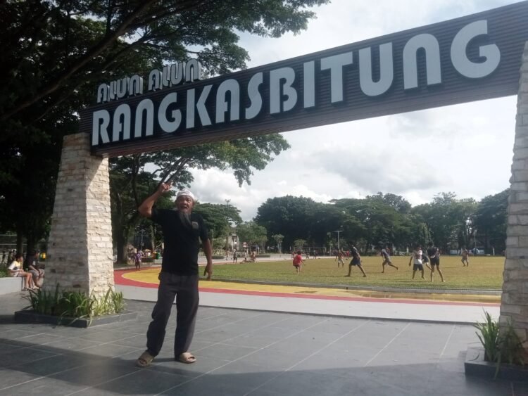 Alun-Alun Lebak Baru Diresmikan, Publik Soroti Dugaan Kesalahan Fatal Proyek PUPR 1 Kondisi Alun-Alun Rangkasbitung Lebak yang menjadi sorotan publik akibat dugaan kesalahan teknis pembangunan oleh Dinas PUPR.